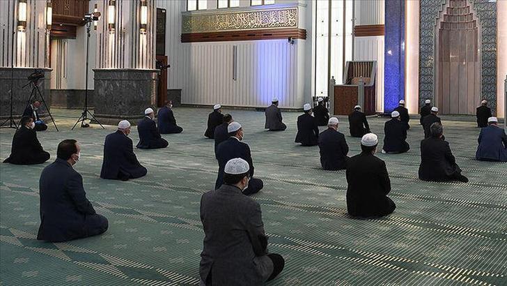 Bayram namazı kılınacak mı? Camilerde bayram namazı kılınacak mı? Diyanet açıkladı... G5