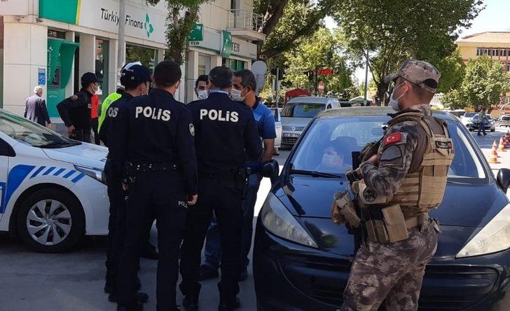 Tartıştığı polisleri görüntüleyince gözaltına alındı