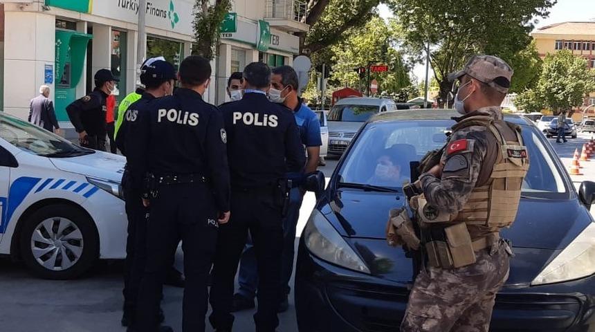Tartıştığı polisleri görüntüleyince gözaltına alındı