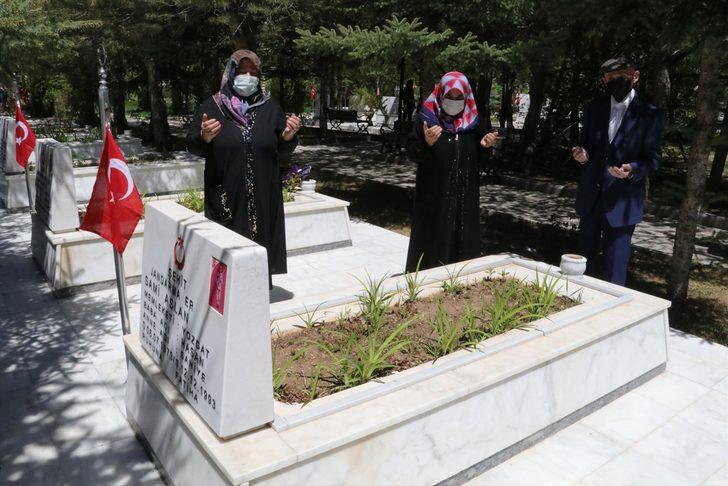 Elazığ'da devrilen cipteki 3 kişi yaralandı G3