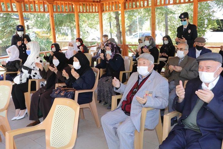 Elazığ'da devrilen cipteki 3 kişi yaralandı G4