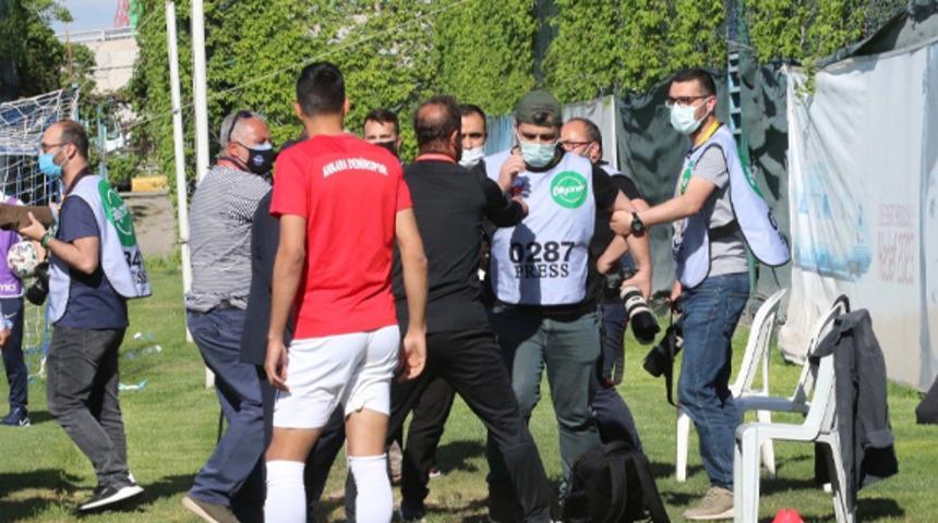 Foto muhabirlerine çirkin saldırı