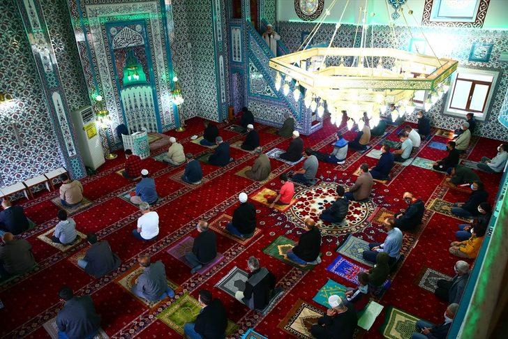 İç Anadolu'da Ramazan Bayramı namazı kılındı G5