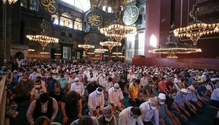 Ayasofya'da 87 yıl sonra ilk Ramazan Bayramı namazı