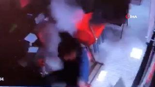 İzmir'de şoke eden olay! Delinen tavandan böyle düştü