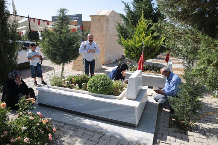 Şanlıurfa, Malatya ve Kahramanmaraş'ta şehit yakınları kabristan ziyaretinde bulundu G1