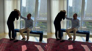 Petek Dinçöz eşinin elini öpüp bayram harçlığı aldı