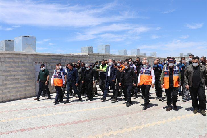 İçişleri Bakanı Süleyman Soylu: "1 yılda burada (İdlib'de) 35 bin ev nihayete erdirilmiştir" G1