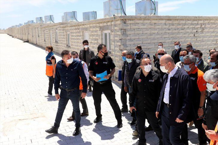 İçişleri Bakanı Süleyman Soylu: "1 yılda burada (İdlib'de) 35 bin ev nihayete erdirilmiştir" G3