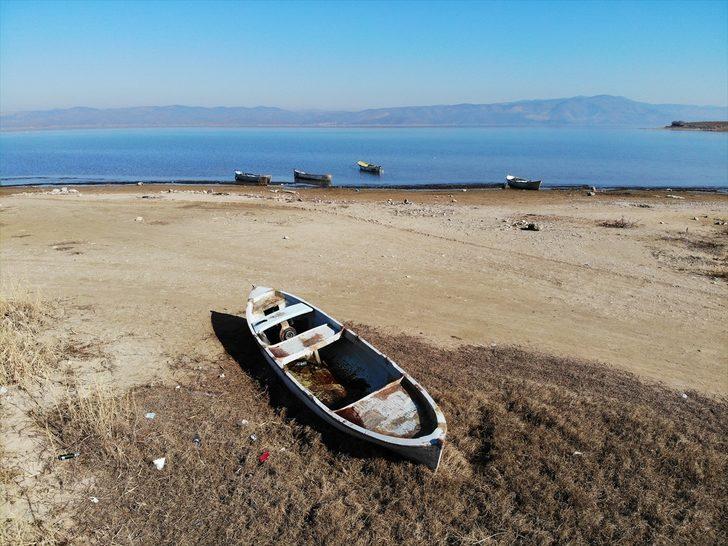 Manisa'daki Gölmarmara Gölü'nün çekildiği alanı usulsüz kullanan 21 kişiye ceza kesildi G1