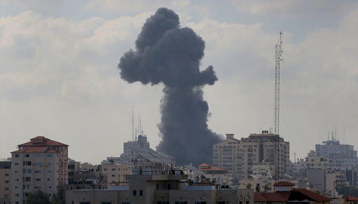İsrail savaş uçakları Gazze Şeridi'nin kuzeyini ve orta kesimlerini bombaladı