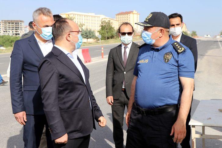 Elazığ Valisi Erkaya Yırık, güvenlik güçleri ile bayramlaştı: G2