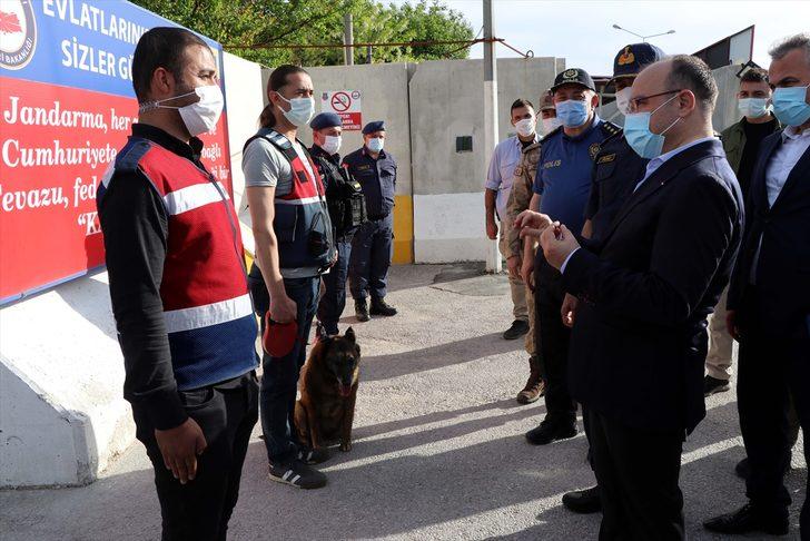 Elazığ Valisi Erkaya Yırık, güvenlik güçleri ile bayramlaştı: G4