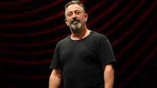 Cem Yılmaz, 'İyi bayramlar' mesajına gelen yorumları paylaştı