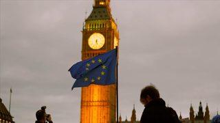 İngiltere'de yaşayan her 10 AB vatandaşından birinin ülkeden ayrılmayı düşündüğü ileri sürüldü