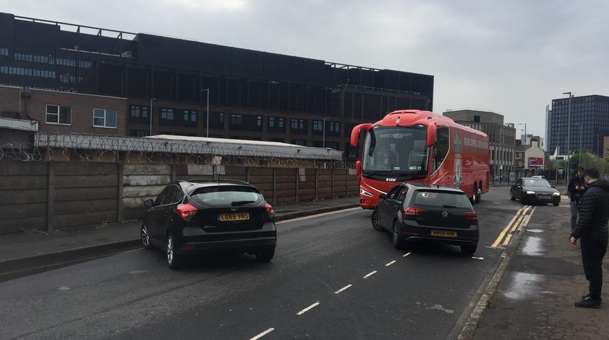 Taraftarlar çıldırdı! Takım otobüsüne saldırı