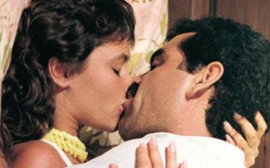 H&uuml;lya Avşar: &Ouml;p&uuml;şmeye koşarak giderdim