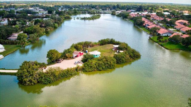 Florida’da bir cennet! Kendi adasında özel minik bir ev yaptırdı, görenleri büyüledi