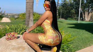 Nicki Minaj yeni şarkısını tangalı fotoğrafla duyurdu