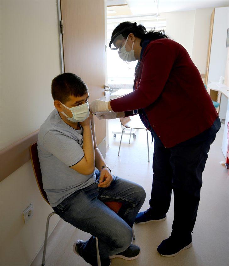 Trakya'da sağlık çalışanlarının eşlerine Kovid-19 aşısı uygulanmaya devam ediliyor G1