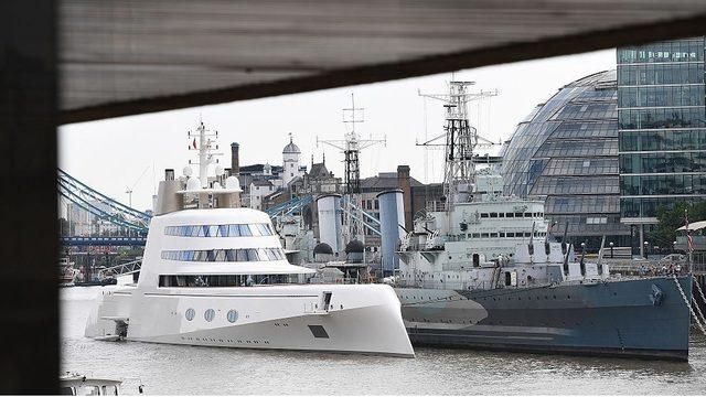 Londra'da Thames Nehri'nde 2017'de görüntülenen Motorlu Yat A