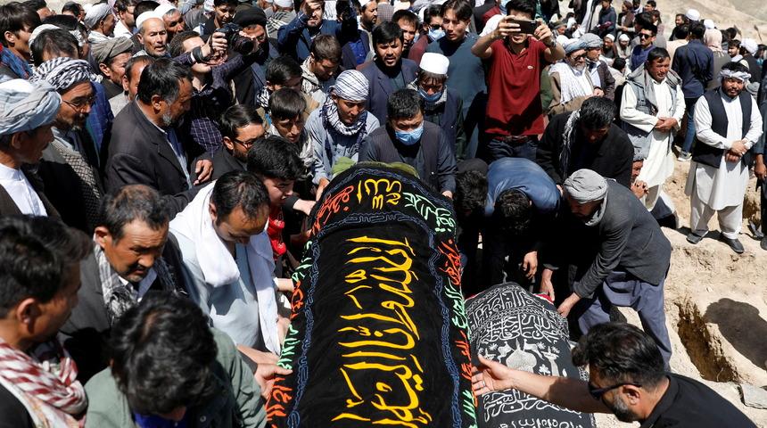 Afganistan'da Cuma namazına bombalı saldırı