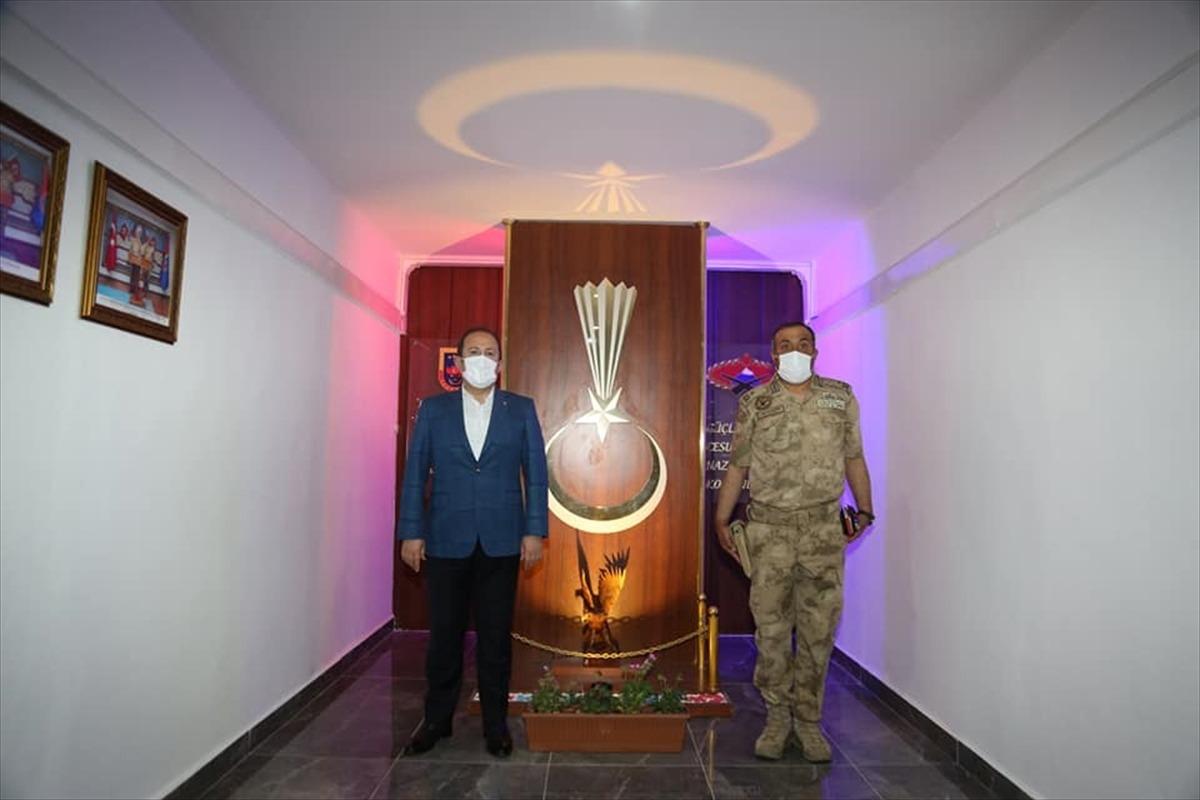 Şırnak Valisi Pehlivan, g&uuml;venlik g&uuml;&ccedil;lerinin bayramını kutladı
