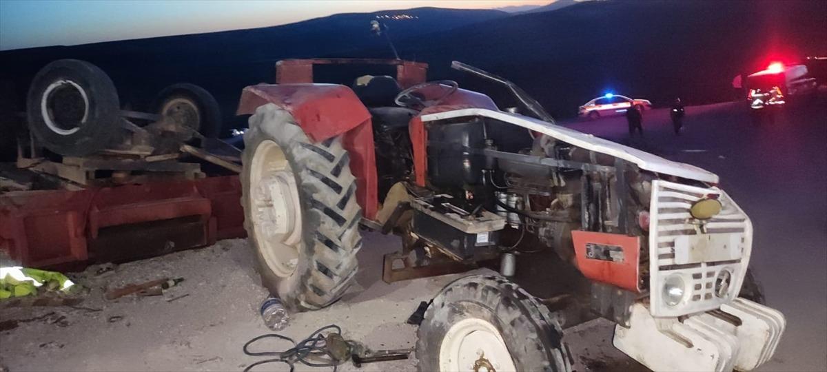 G&Uuml;NCELLEME - Başkentte trakt&ouml;r&uuml;n devrilmesi sonucu 3'&uuml; &ccedil;ocuk 4 kişi hayatını kaybetti, 18 kişi yaralandı