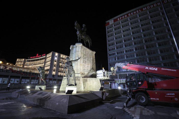 Başkentteki Zafer Anıtı belediye ekiplerince temizlendi G1