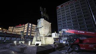 Başkentteki Zafer Anıtı belediye ekiplerince temizlendi