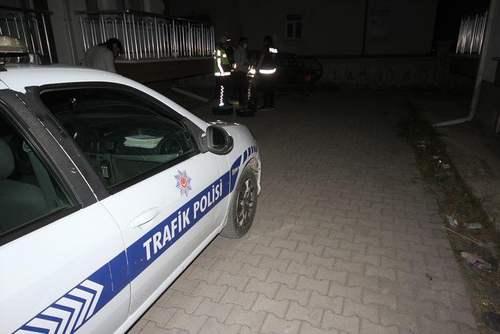 Konya'da polisin "dur" ihtarına uymayarak kaçan alkollü sürücü, çıkmaz sokağa girince yakalandı G1