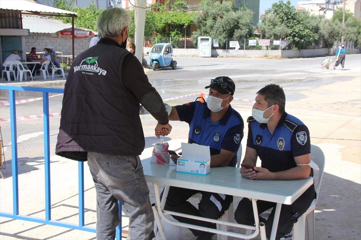 Antalya ve Muğla'da pazar yerleri Kovid-19 tedbirlerine uyularak a&ccedil;ıldı