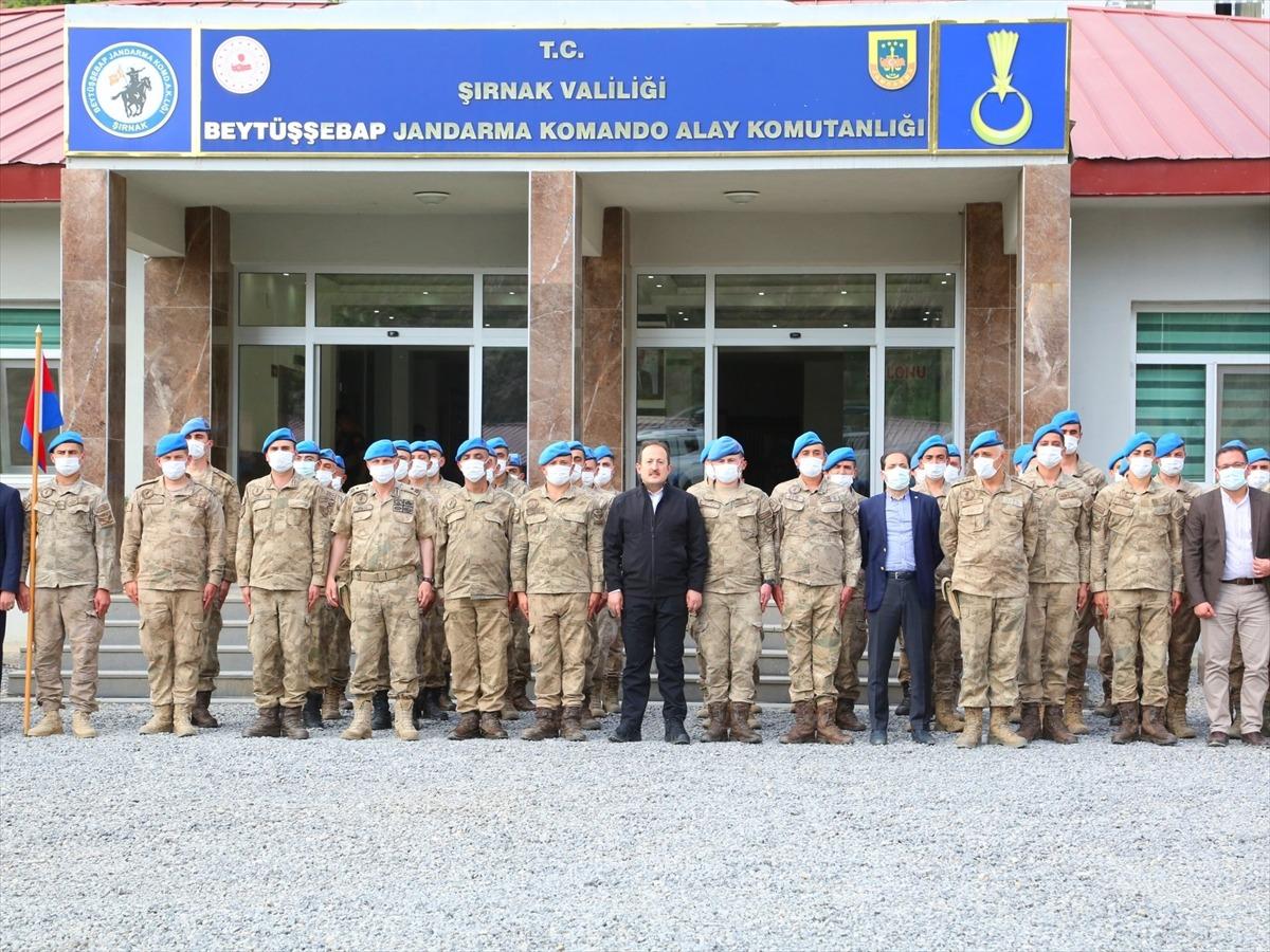 Şırnak Valisi Pehlivan, Kato Dağı &Uuml;s B&ouml;lgesi'ndeki komandolarla bayramlaştı