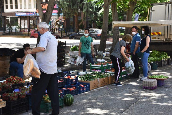 Konya ve Afyonkarahisar'da pazar yerleri Kovid-19 tedbirlerine uyularak açıldı G2