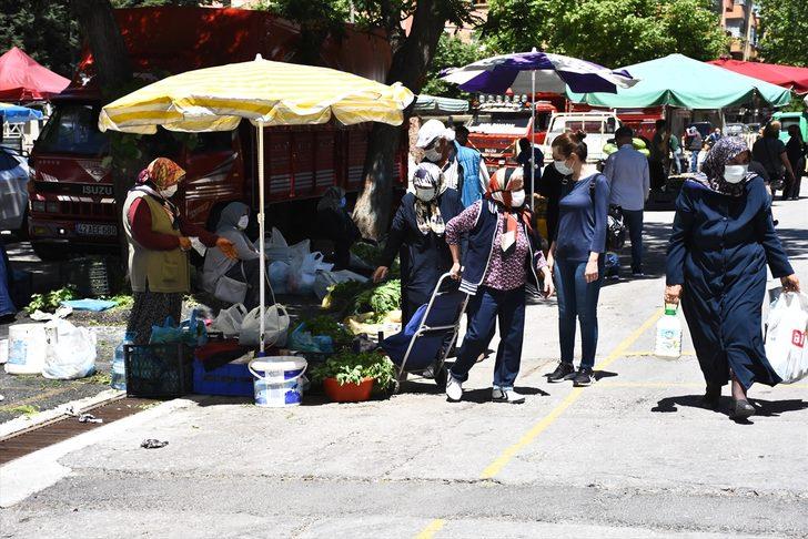 Konya ve Afyonkarahisar'da pazar yerleri Kovid-19 tedbirlerine uyularak açıldı G3