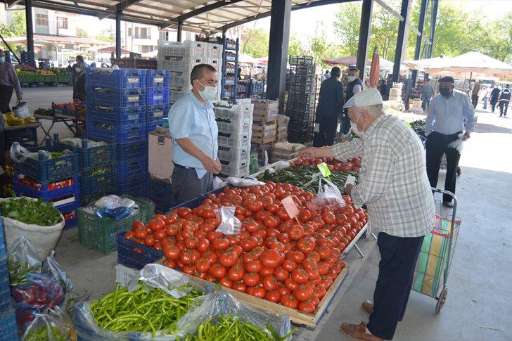 Konya ve Afyonkarahisar'da pazar yerleri Kovid-19 tedbirlerine uyularak açıldı G5