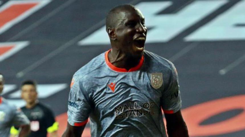 Demba Ba'dan Göksel Gümüşdağ'a emojili yanıt