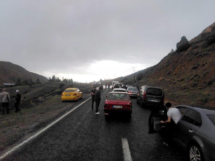 Erzurum'da sağanak trafiğin aksamasına neden oldu G2
