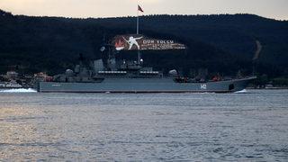 Çanakkale Boğazı'ndan peş peşe geçen Rus ve İngiliz savaş gemileri Karadeniz'e doğru yol aldı