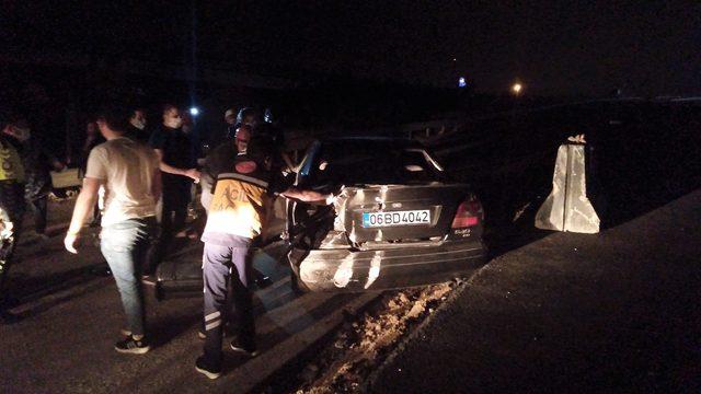 Kocaeli'de beton bariyere çarparak takla atan otomobilin sürücüsü hayatını kaybetti