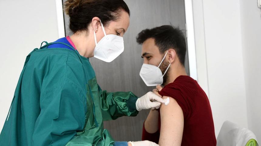 20 yaş üstü ne zaman aşı olacak? Fahrettin Koca duyurdu! İşte 20 yaş üstü aşılama tarihi...