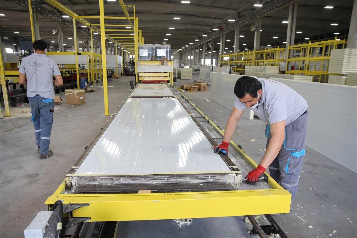 İşveren ve iş&ccedil;i arasındaki "g&uuml;&ccedil;l&uuml; bağ" yanan fabrikayı yeniden ayağa kaldırdı