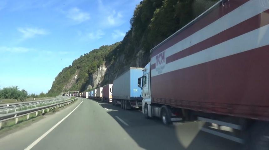 Sınır kapısında tır yoğunluğu! Kuyruk 15 kilometreye ulaştı