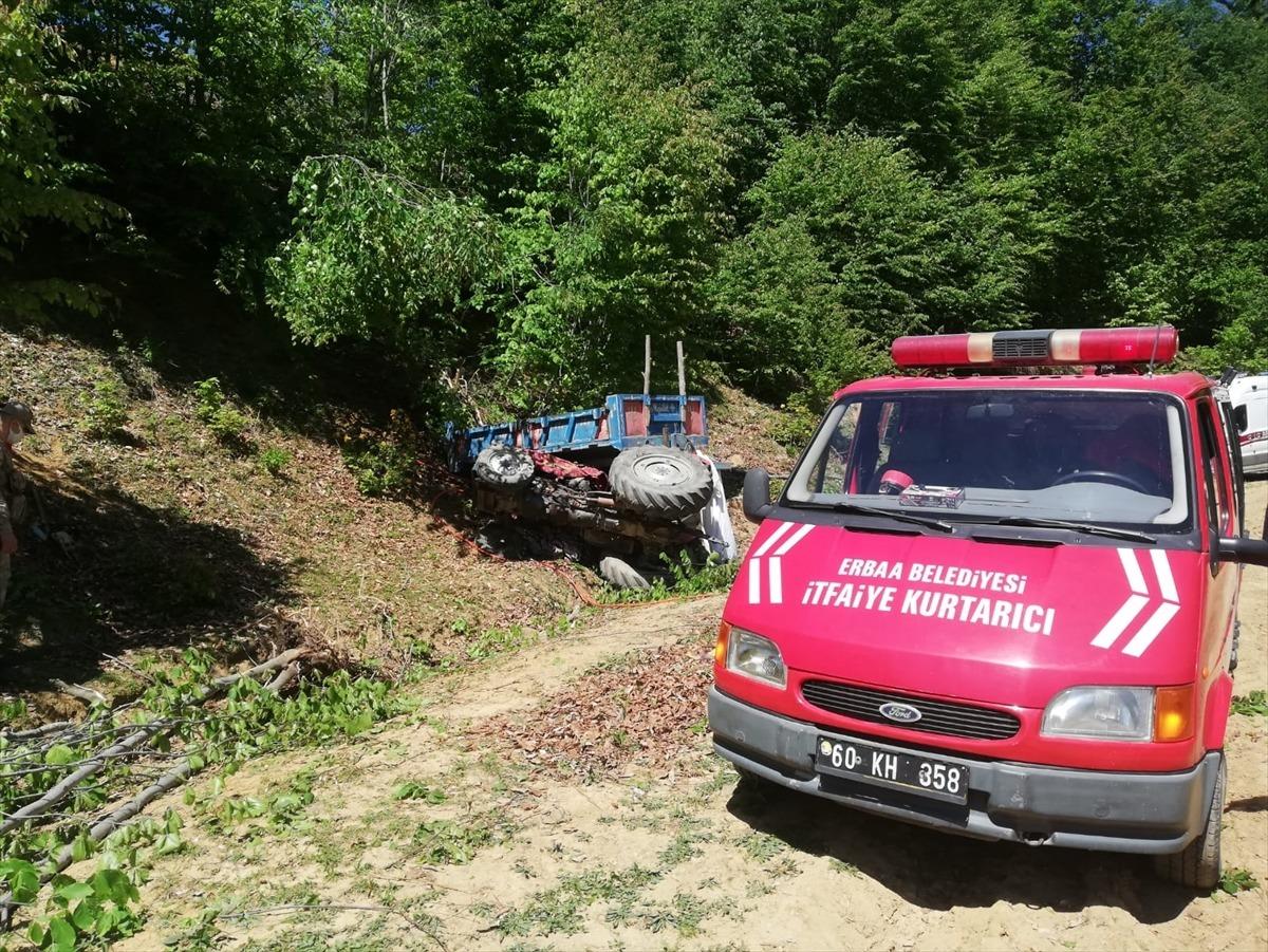 Tokat'ta u&ccedil;uruma devrilen trakt&ouml;r&uuml;n s&uuml;r&uuml;c&uuml;s&uuml; &ouml;ld&uuml;