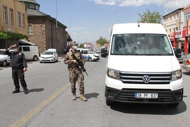 Kayseri'de evinin penceresinden etrafa ateş eden kişiyi ikna çalışmaları sürüyor G2
