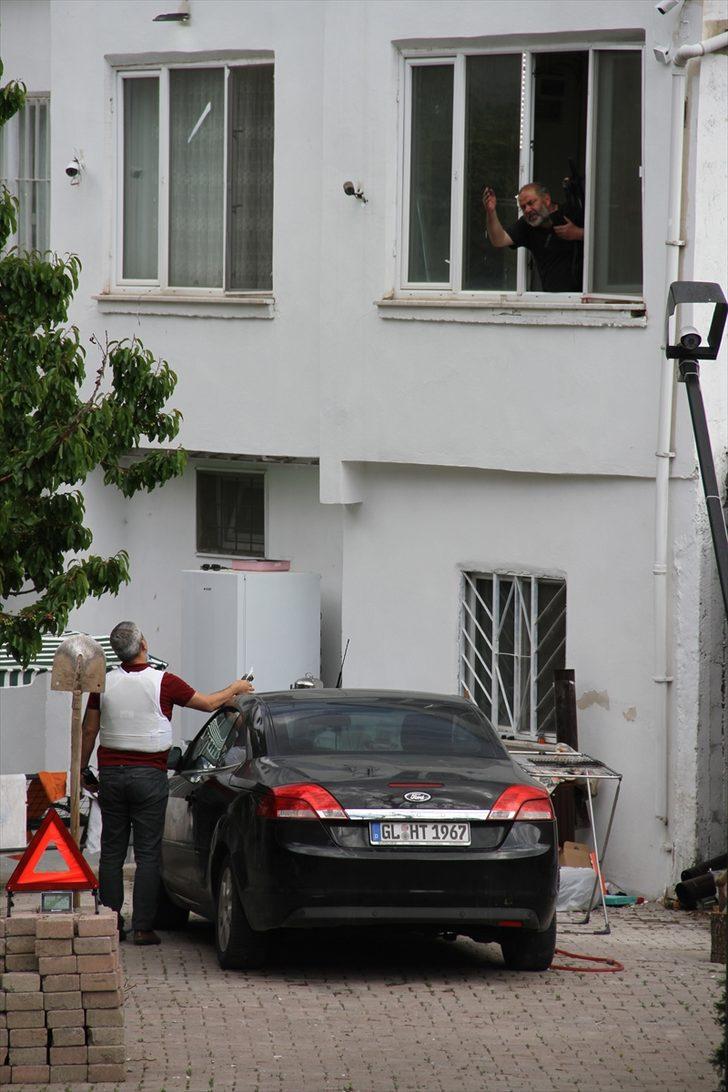 Kayseri'de evinin penceresinden etrafa ateş eden kişiyi ikna çalışmaları sürüyor G3