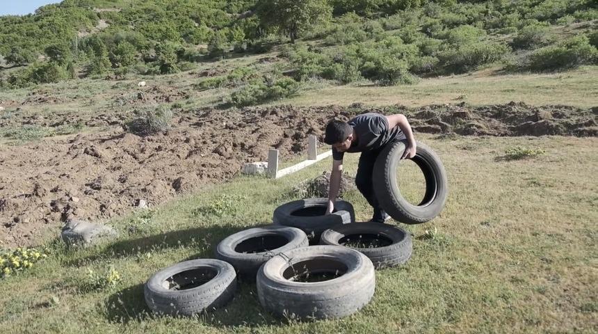 Salonlar kapanınca kendi parkurlarını yarattılar! Polislik sınavına böyle hazırlanıyorlar