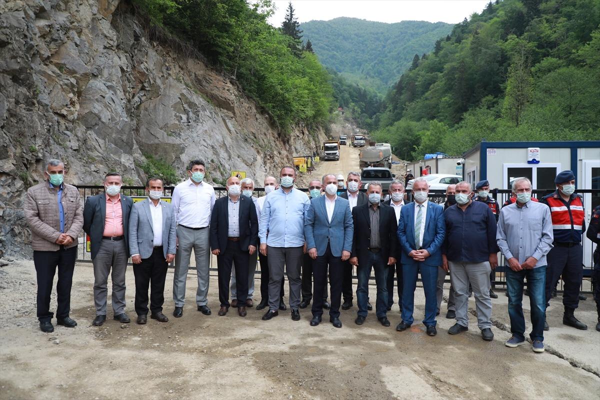 Rize'de 15 belediye başkanı İkizdere'de yapılacak taş ocağına destek verdi