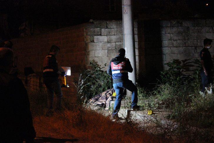 GÜNCELLEME - İzmir'de beton duvara çarpan motosikletteki 1 kişi öldü, 1 kişi yaralandı G2