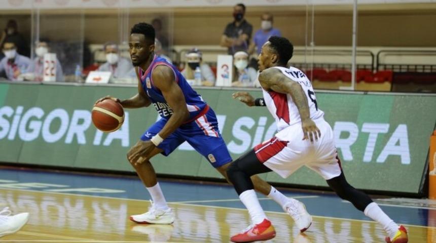 Anadolu Efes, 2-0'la yarı finale çıktı